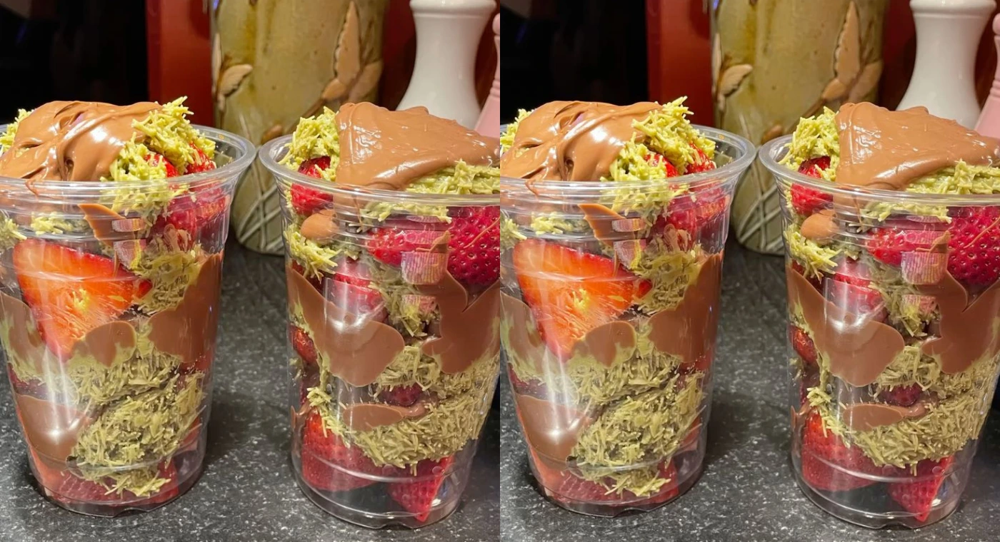 Strawberry Pistachio Chocolate Cups – A Sweet Summer Layered Treat!